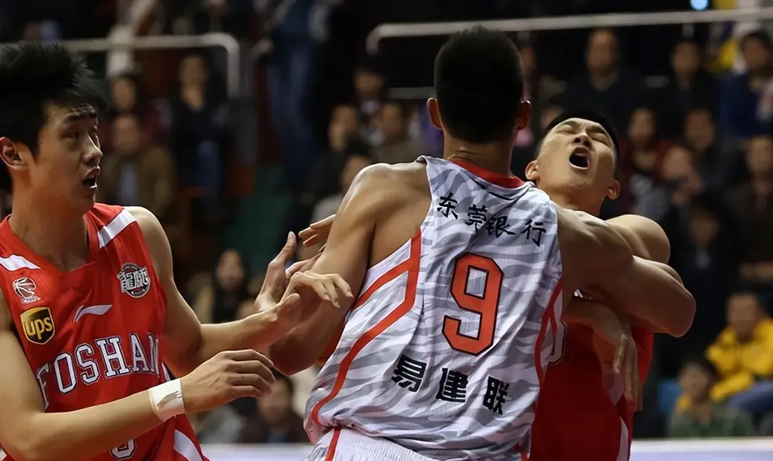 包含深圳男篮训练开放日，加时末段远射贴柱引欢呼，NBA总决赛在即，团队化学反应显著的词条